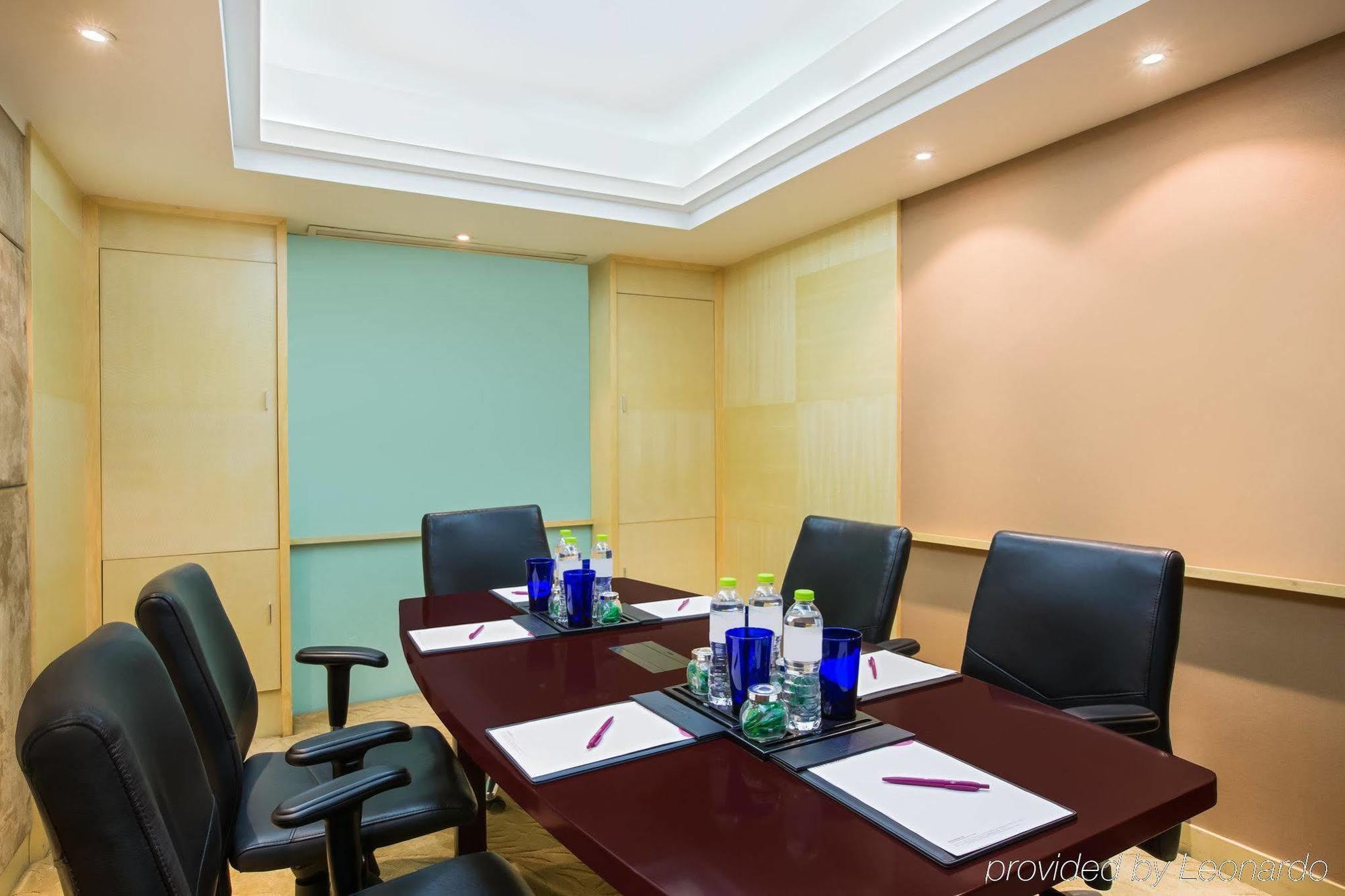Crowne Plaza Nanjing Hotels & Suites מראה חיצוני תמונה